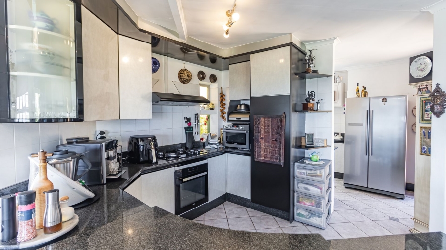 4 Bedroom Property for Sale in Rome Glen Western Cape